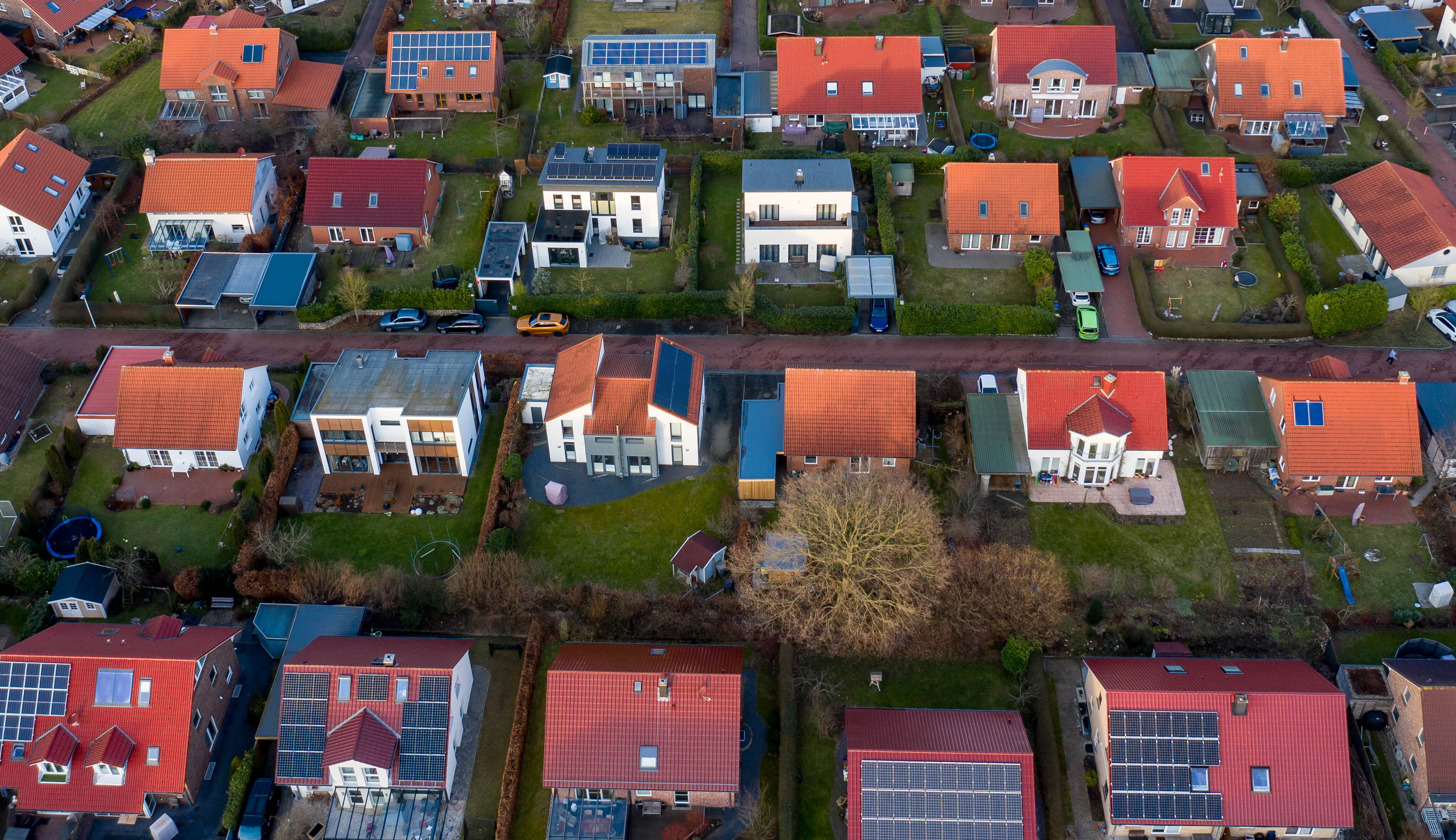 Luftbild einer Neubausiedlung mit Ein- und Zweifamilienhäusern in Kiel | picture alliance/dpa