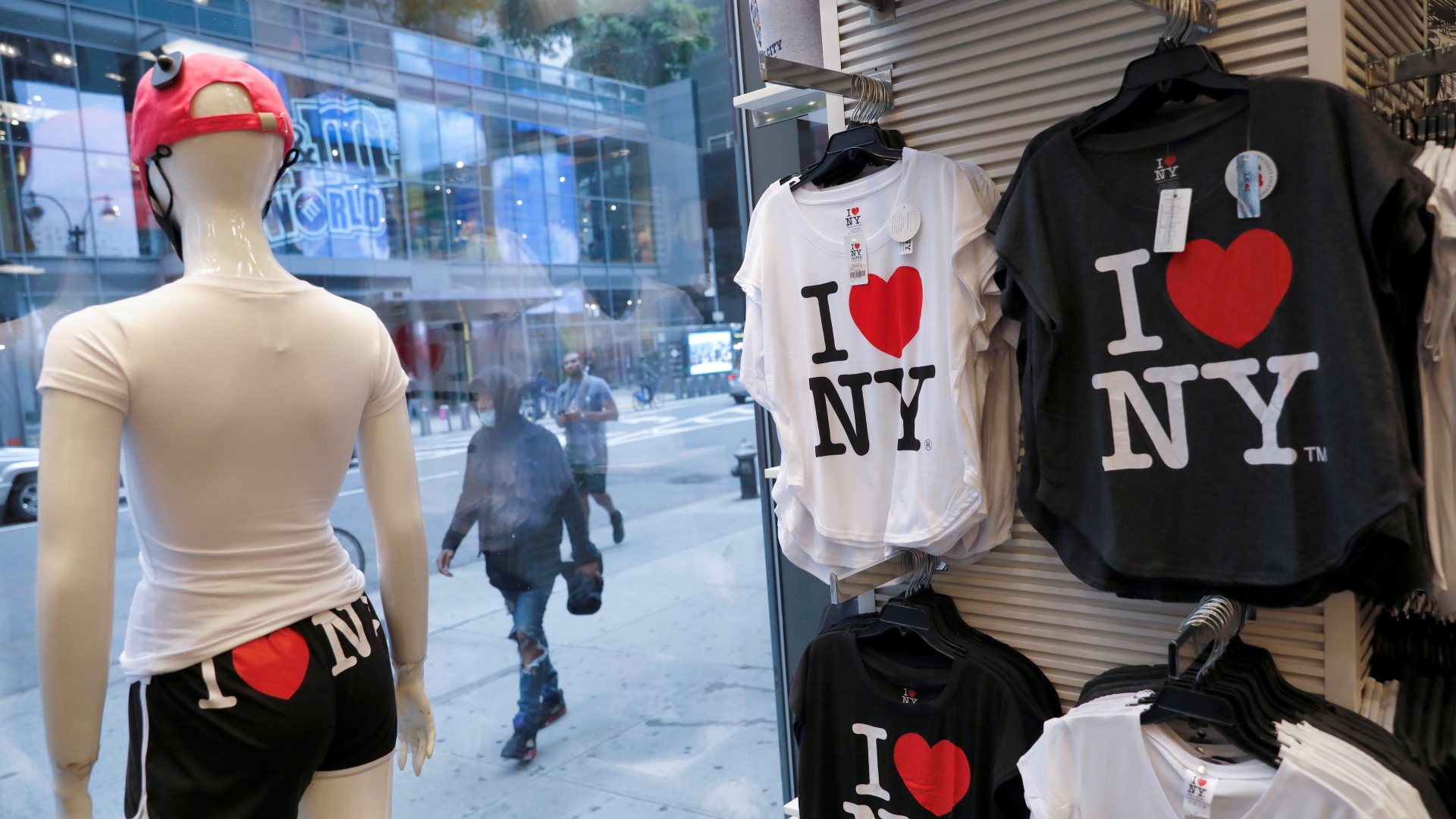 Souvenirshop am Times Square in New York | REUTERS
