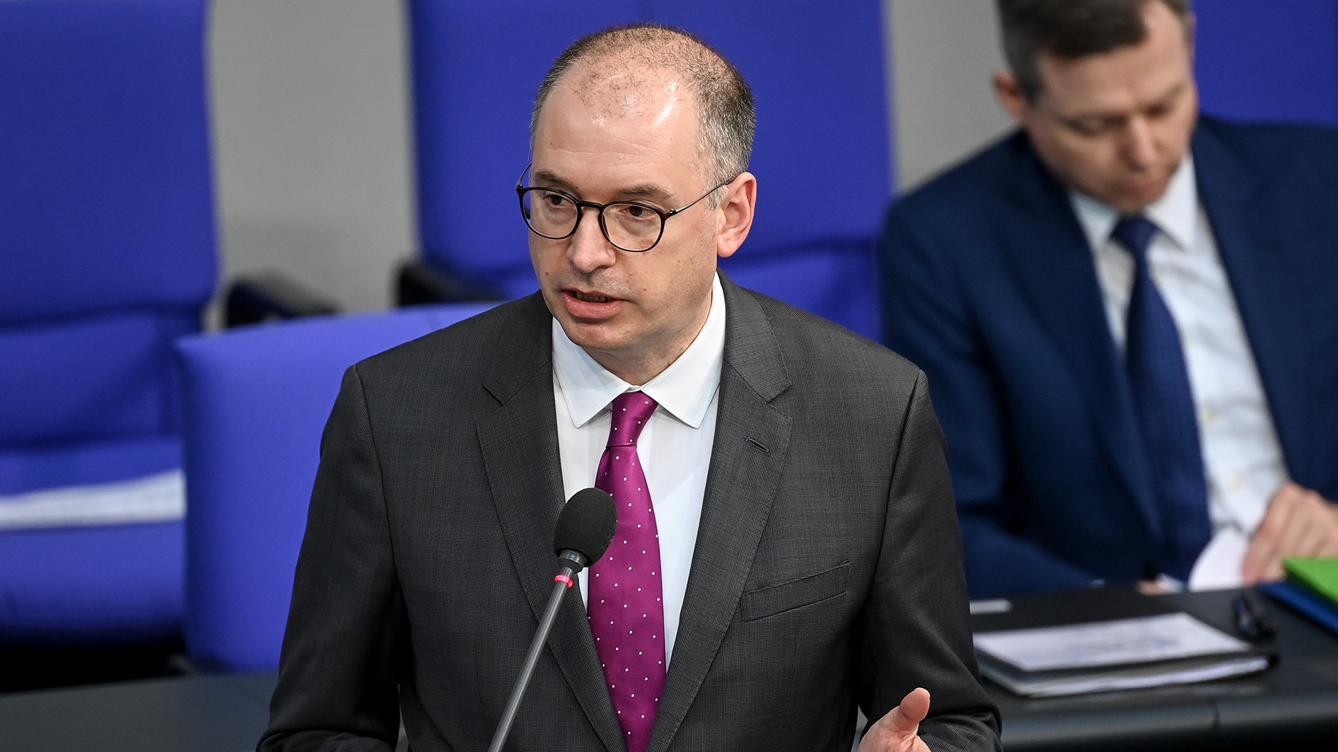 Niels Annen beantwortet im Bundestag Fragen zur US-Wahl | dpa