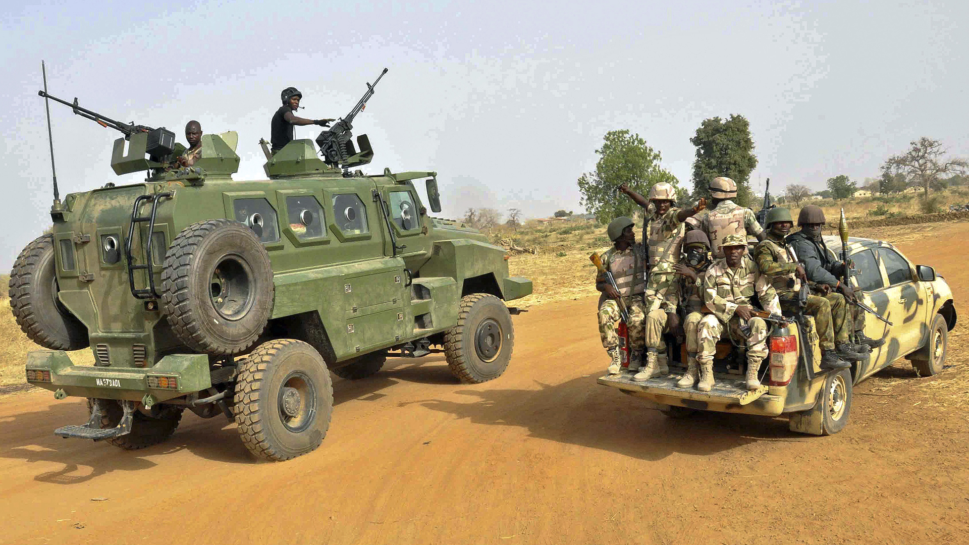 Nigerianische Soldaten auf Patrouillenfahrt