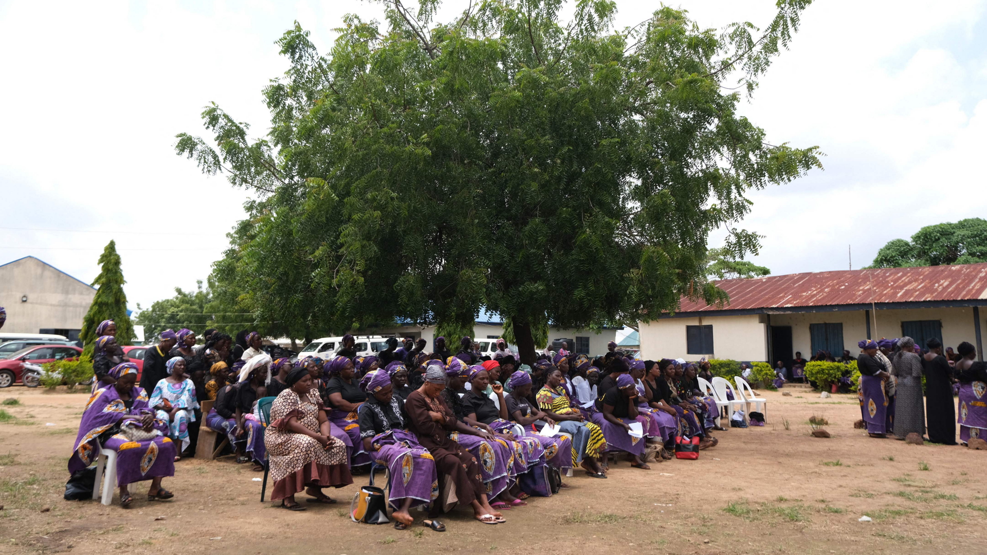 Im Nordwesten Nigerias versammeln sich im Juni Eltern von entführten Schulkindern. | AFP