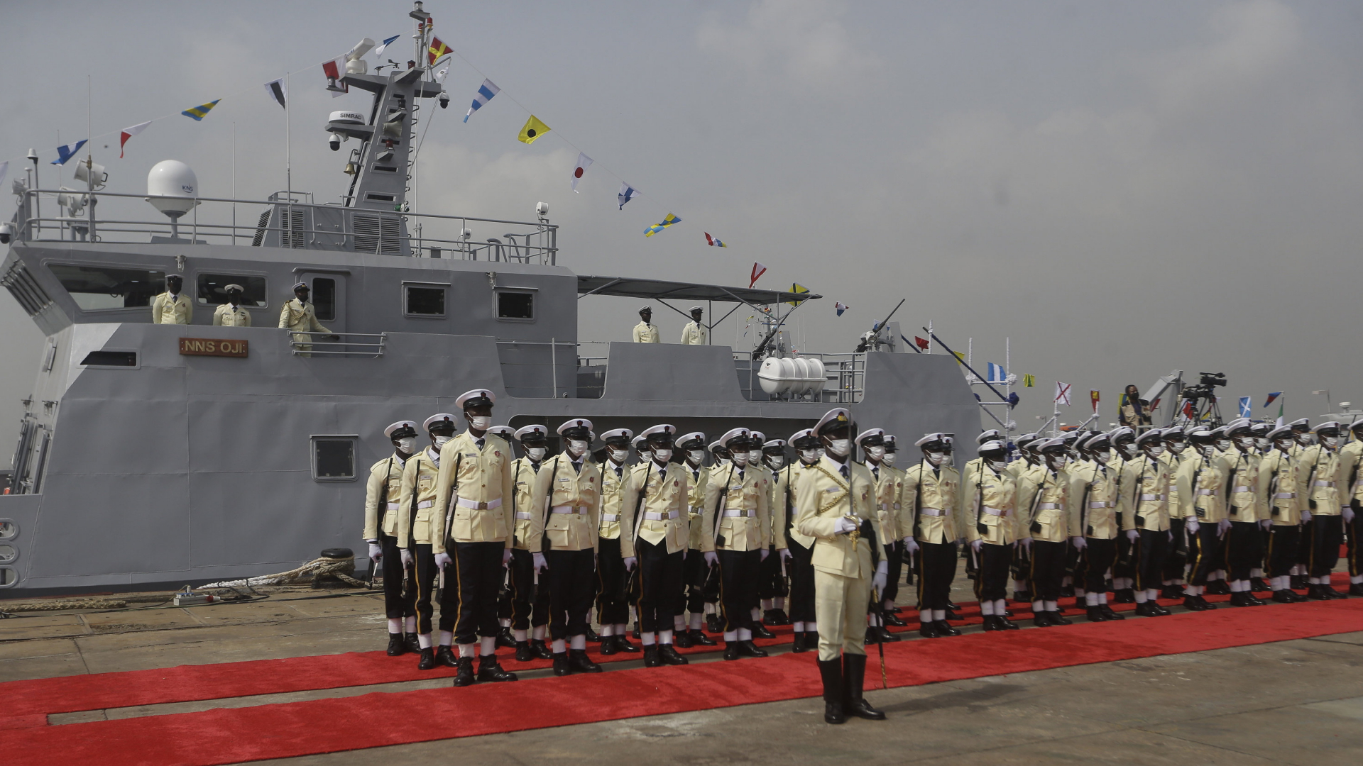 Feierliche Verabschiedung eines Schiffs der nigerianischen Marine in Lagos zur Bekämpfung der Piraterie im Golf von Guinea. | AP