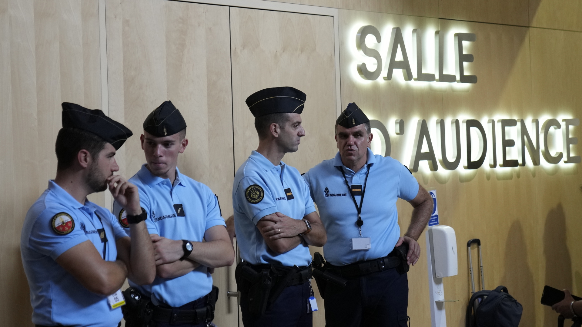 Gendarmen bewachen den Sondergerichtssaal des Prozesses um die Anschläge von Nizza (Archivbild). | dpa