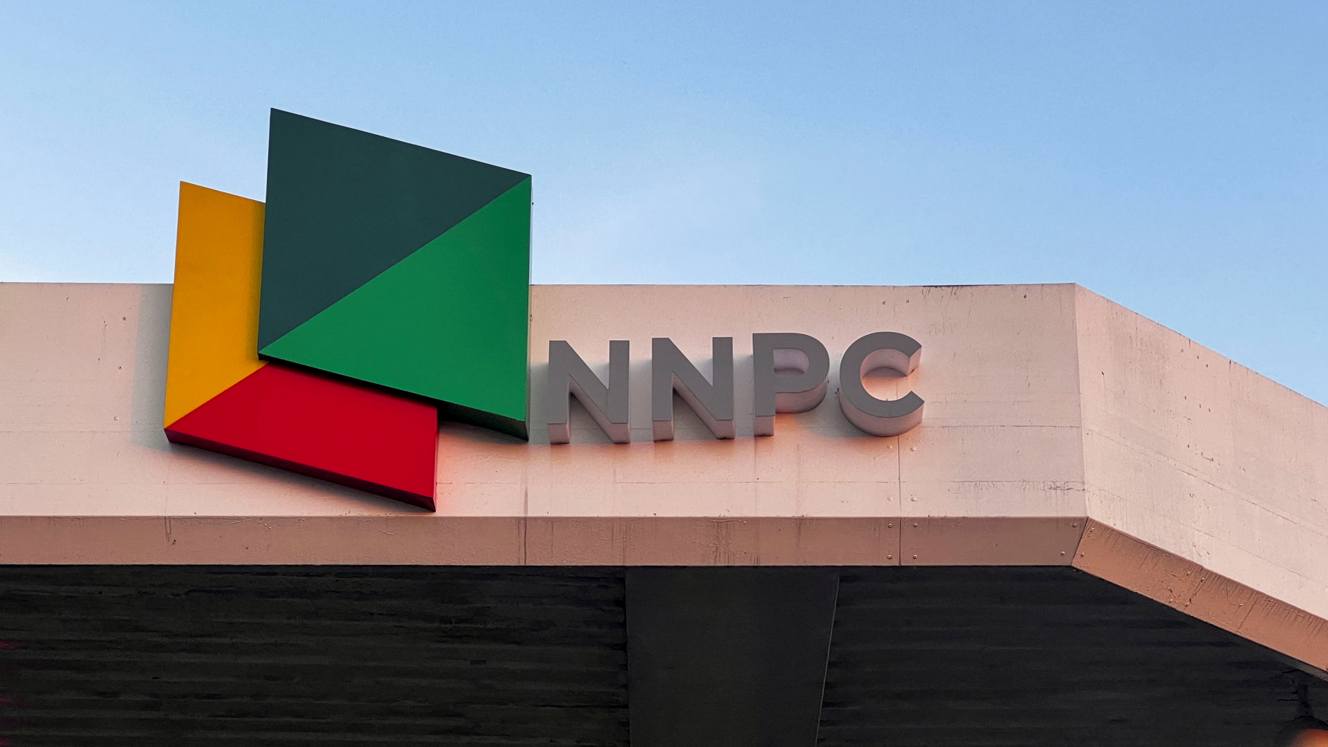 Firmenschild von Nigerias Nationaler Erdölgesellschaft NNPC | REUTERS