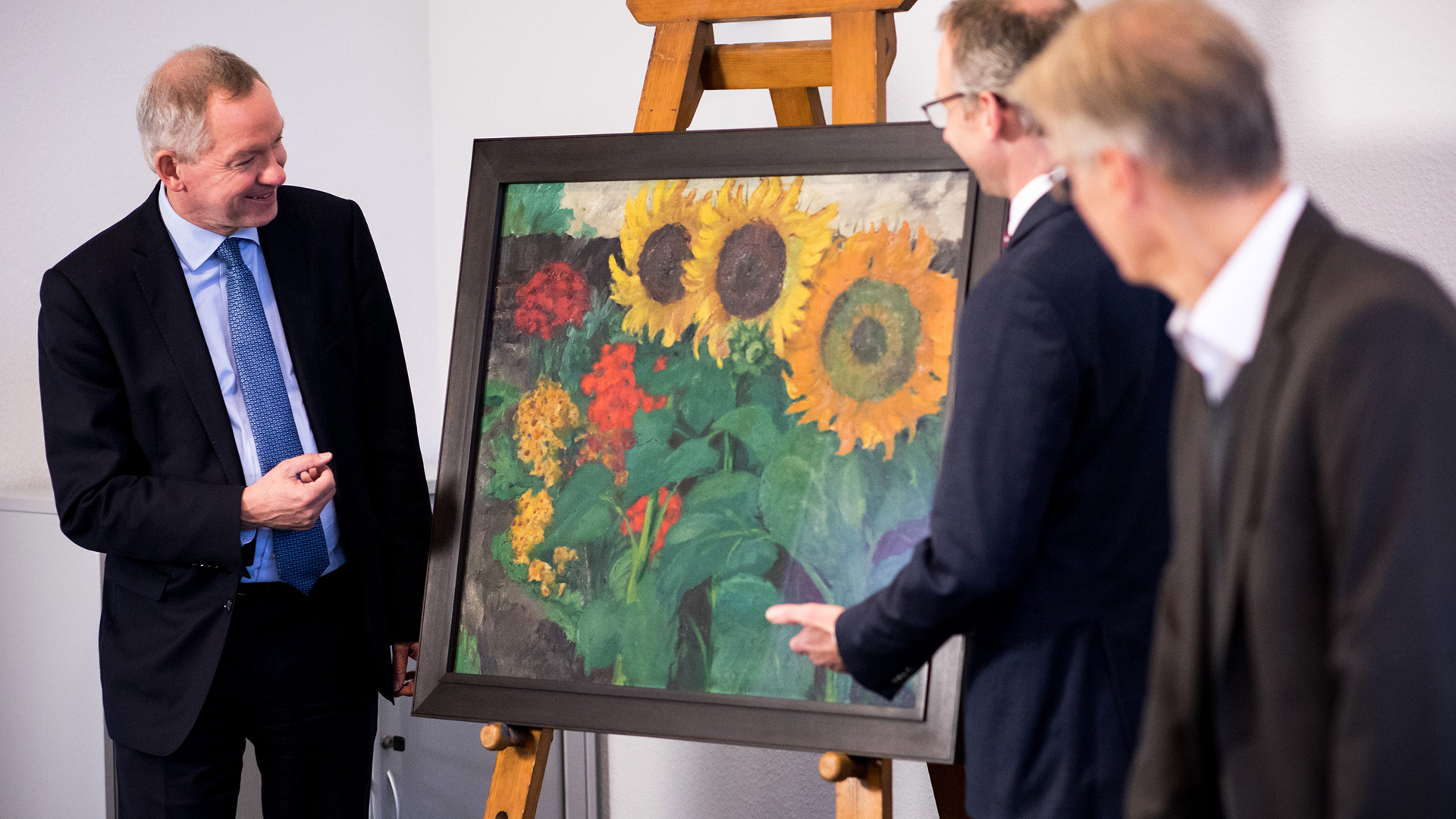 Das Gemälde "Sonnenblumen" von Emil Nolde | Bildquelle: dpa