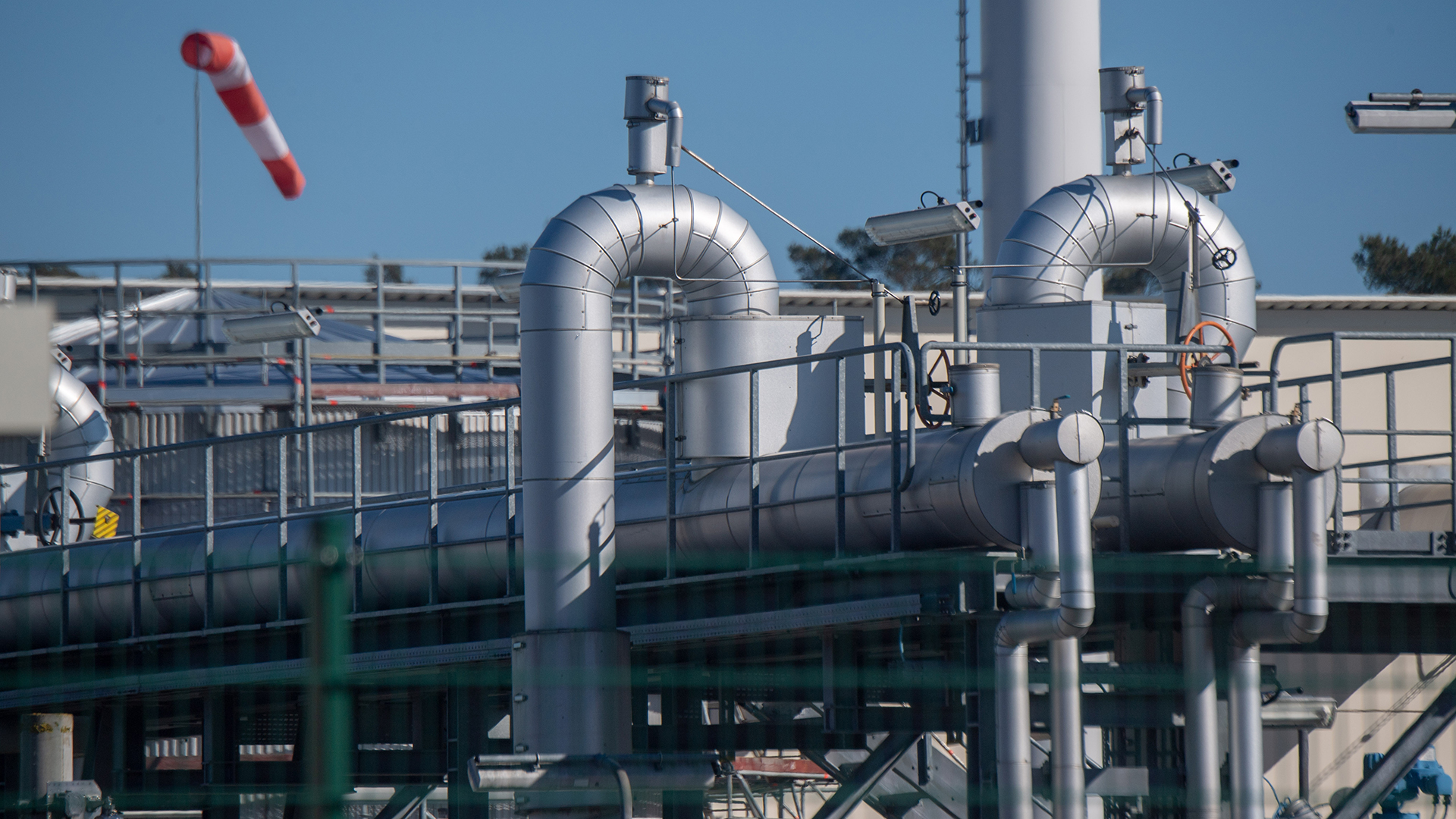 Rohrsysteme und Absperrvorrichtungen in der Gasempfangsstation der Ostseepipeline Nord Stream 1 und der Übernahmestation der Ferngasleitung OPAL. | picture alliance/dpa