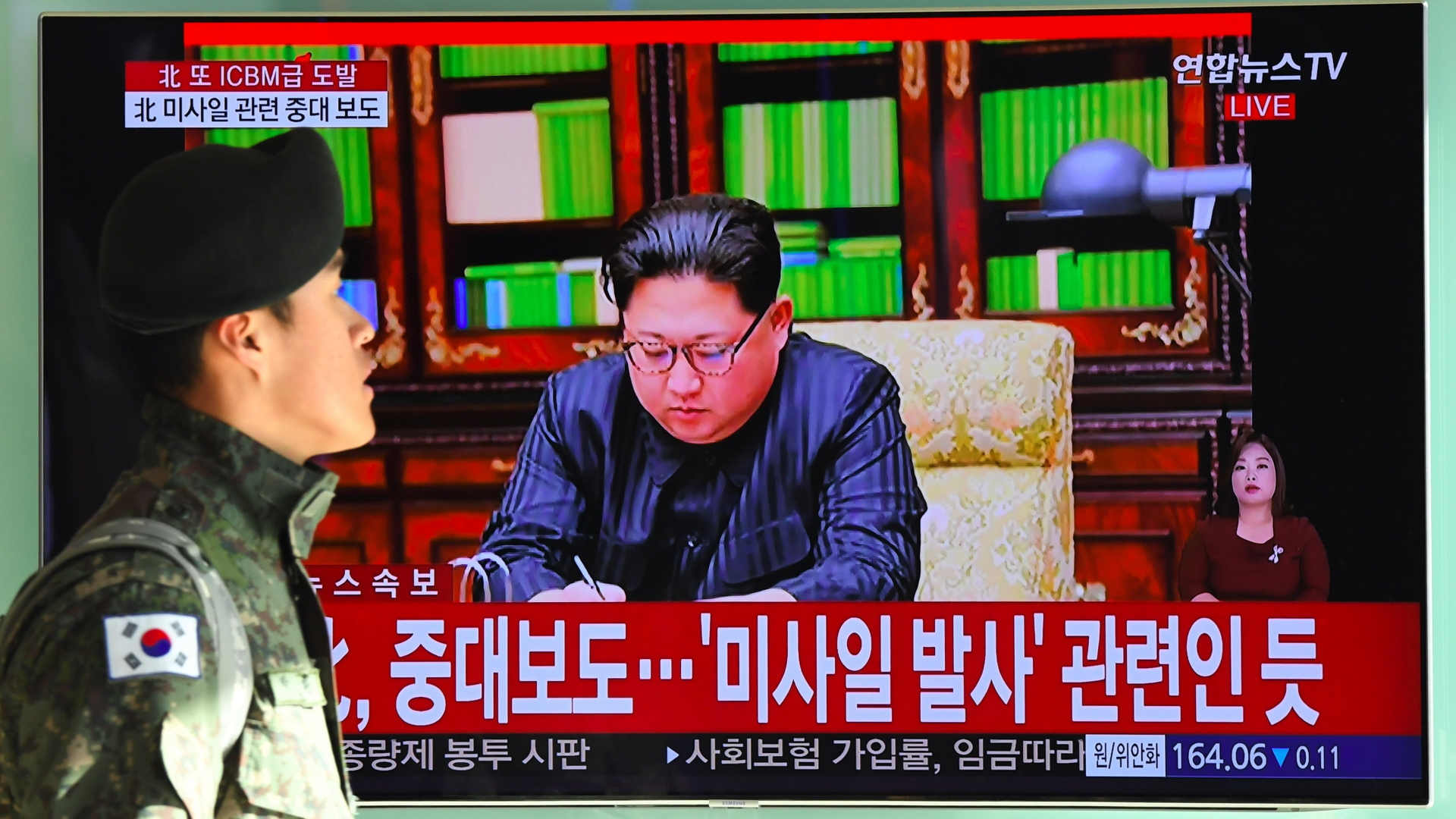 Kim Jong Un bei einer TV-Ansprache zum erneuten Raketentest | AFP