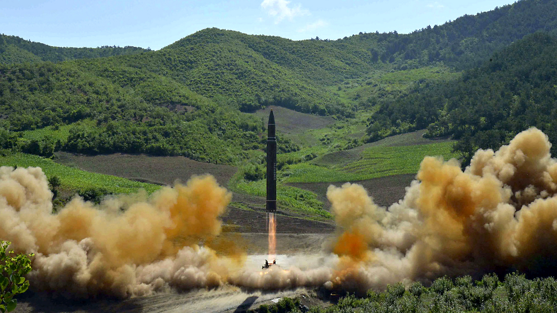 Start einer nordkoreanischen Interkontinentalrakete | dpa