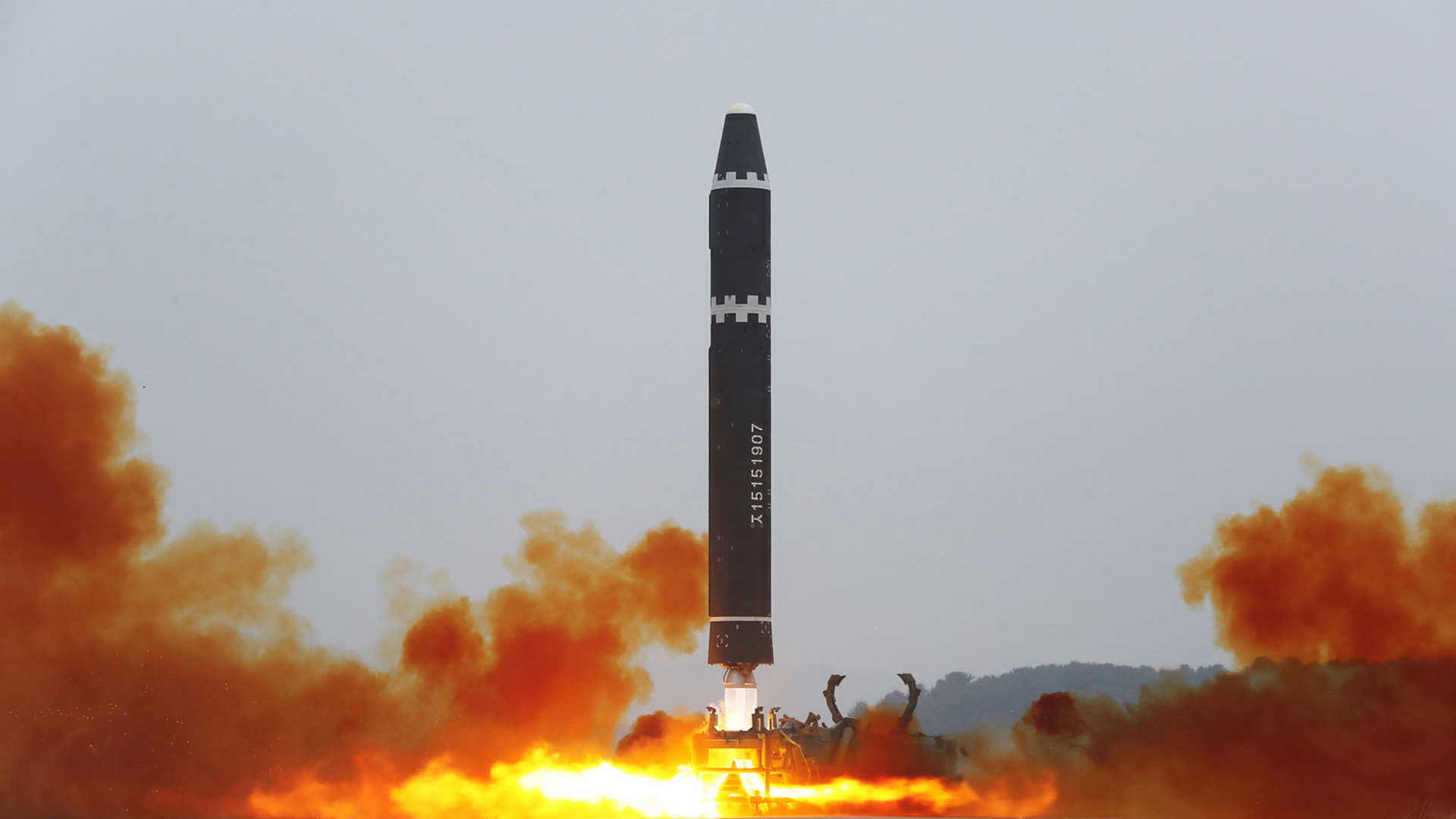 Eine Interkontinentalrakete beim Start in Nordkorea. | Bild: EPA/KCNA EDITORIAL USE ONLY