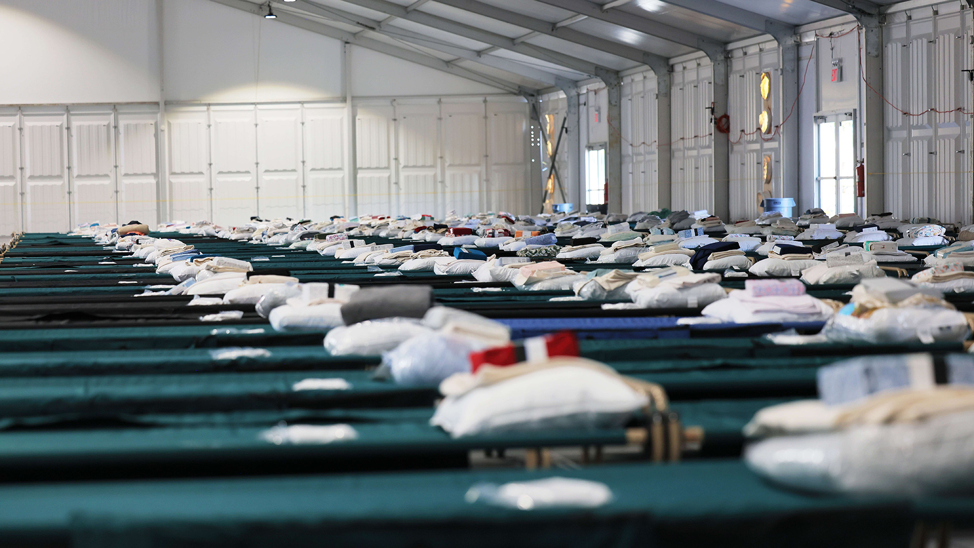 Betten im Schlafsaal einer Notunterkunft in New York, USA | AFP