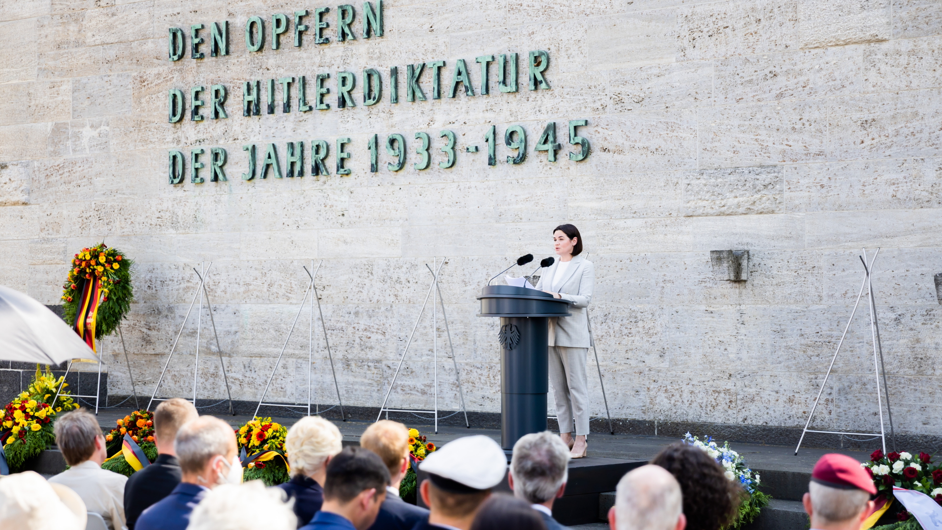 Swetlana Tichanowskaja spricht bei einer Feierstunde der Bundesregierung sowie der Stiftung 20. Juli 1944 anlässlich des 78. Jahrestages des Attentats- und Umsturzversuchs gegen Hitler in der Gedenkstätte Berlin-Plötzensee. | dpa