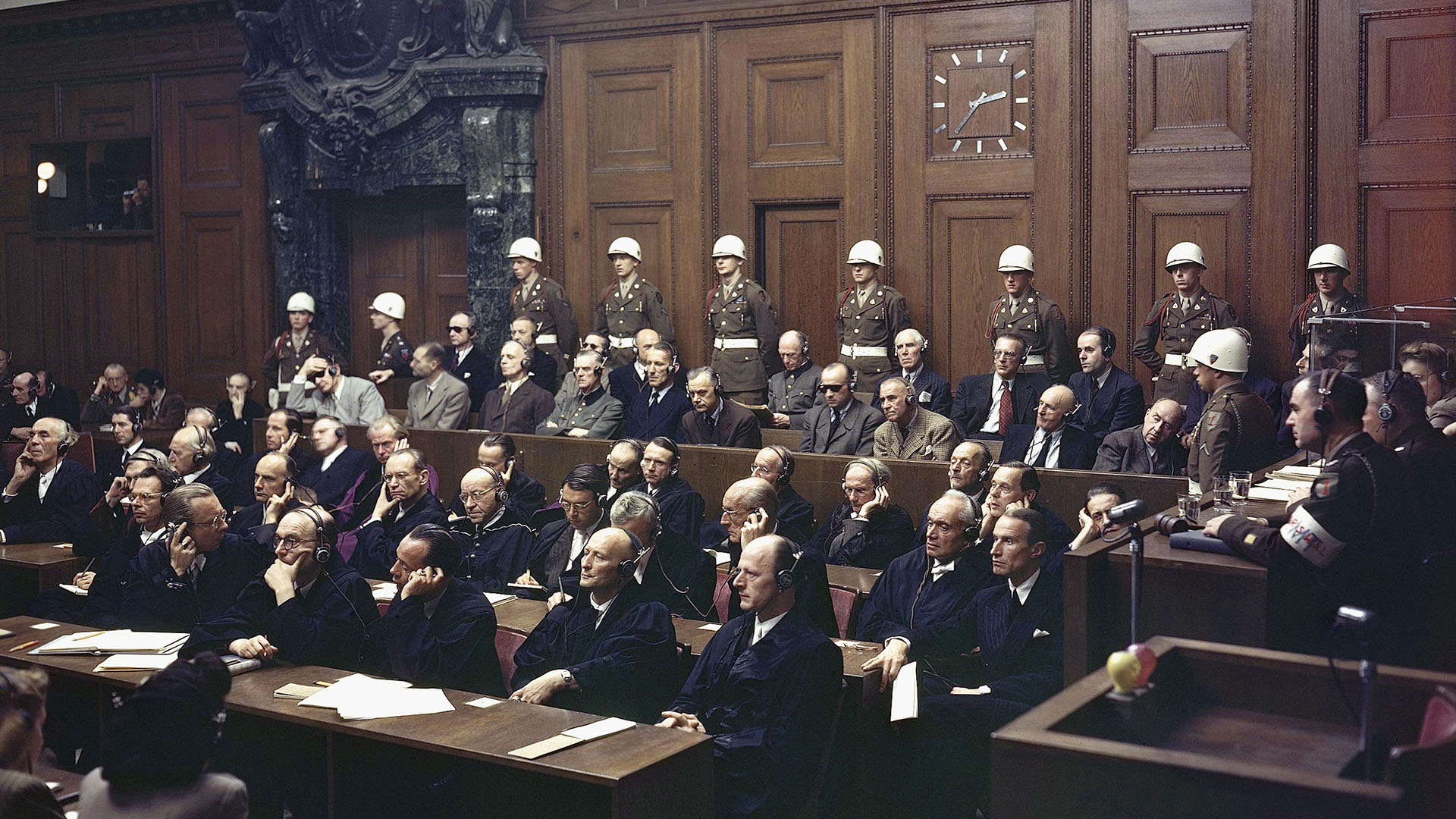 Nürnberg, 30.9.1945:  Die Angeklagten hören einen Teil des Urteils im Justizpalast während des Nürnberger Kriegsverbrecherprozesses. | picture alliance/dpa