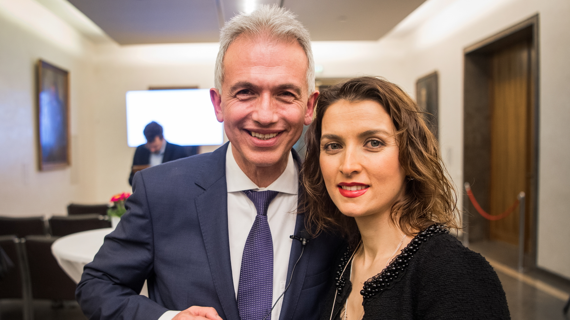 Frankfurts Oberbürgermeister Feldmann mit seiner Ehefrau. | dpa
