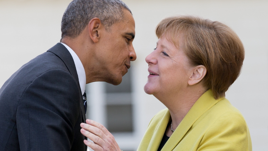 Bundeskanzlerin Angela Merkel begrüßt US-Präsident Barack Obama. | dpa