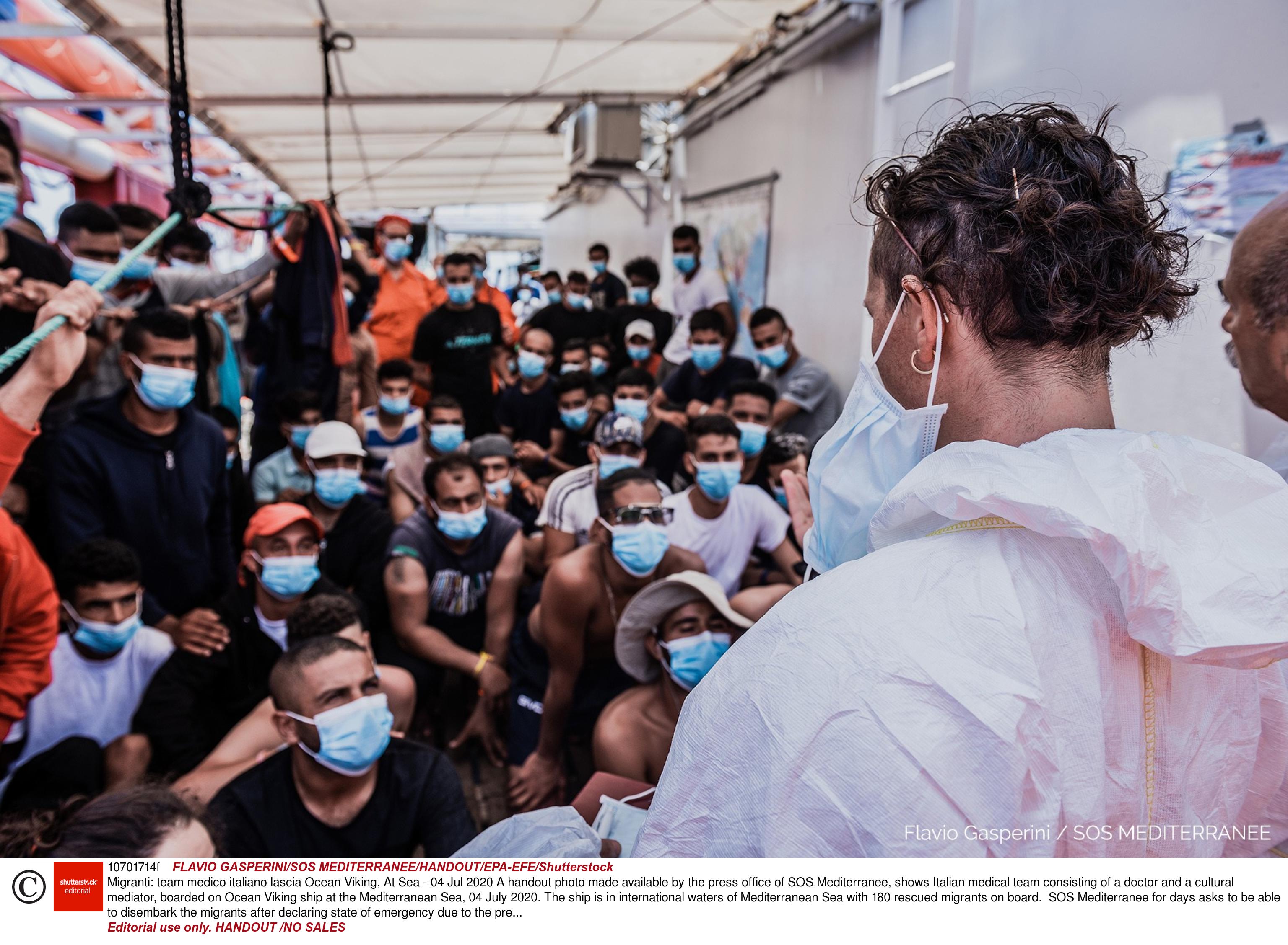 Medizinisches Personal ist auf dem Rettungsschiff "Ocean Viking" angekommen.  | FLAVIO GASPERINI/SOS MEDITERRANE