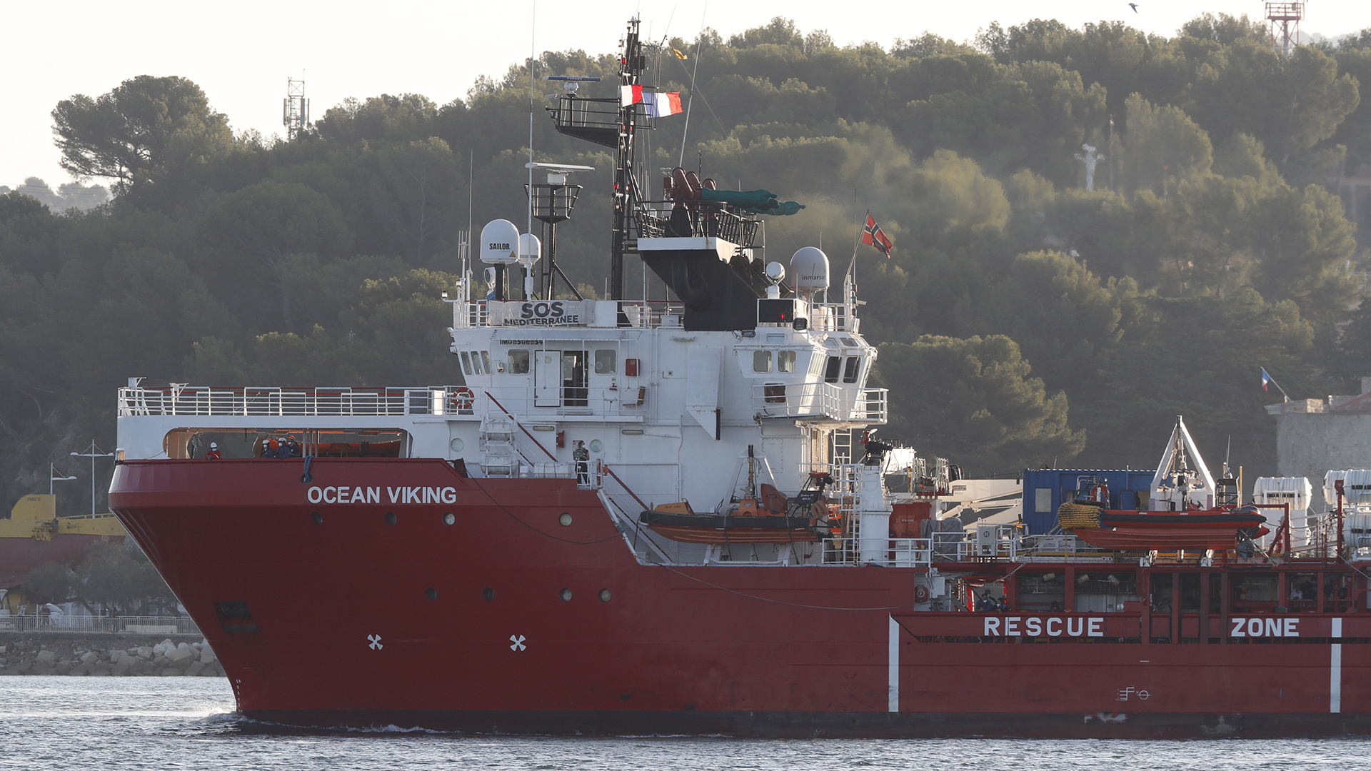 Das Seenotrettungschiff "Ocean Viking" | EPA