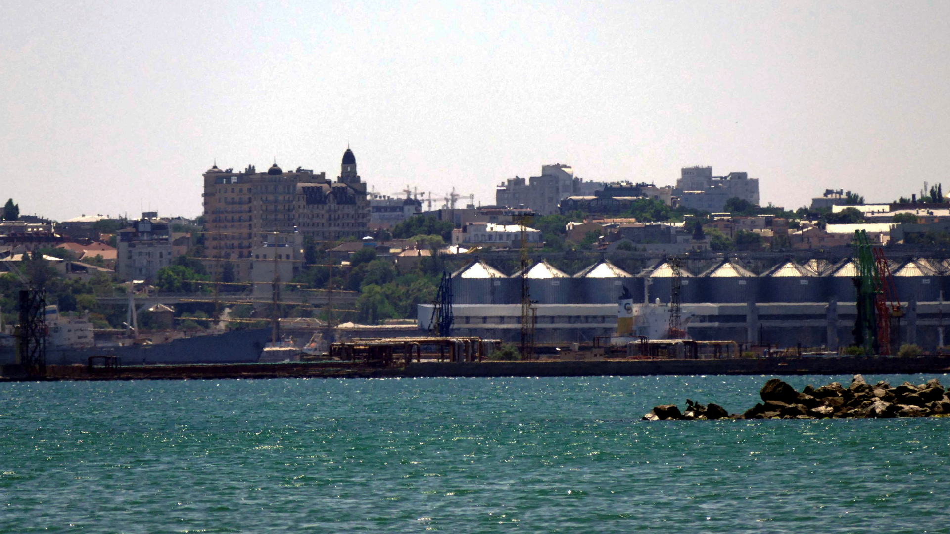 Blick auf einen Getreideterminal im Hafen von Odessa | REUTERS