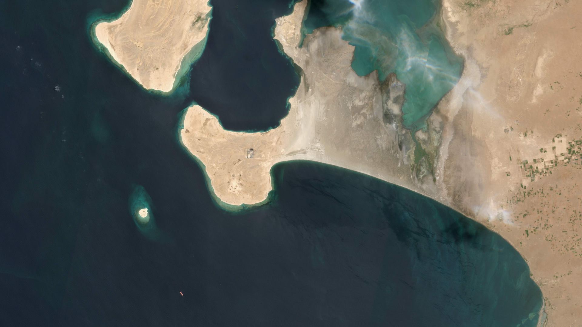Ein Satellitenfoto zeigt die Küste von Jemen und den Tanker "FSO Safer".  | AFP