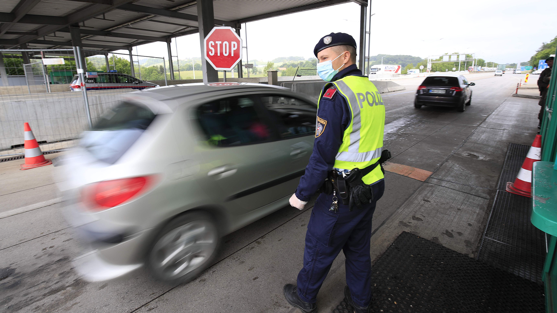 Grenzbeamter an der Grenze zwischen Österreich und Slowenien in Spielfeld | AFP