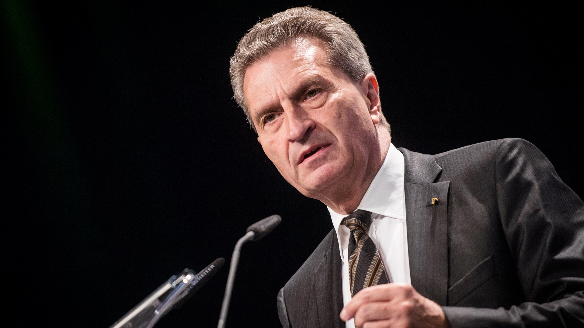 Oettinger | picture alliance / Sophia Kembow