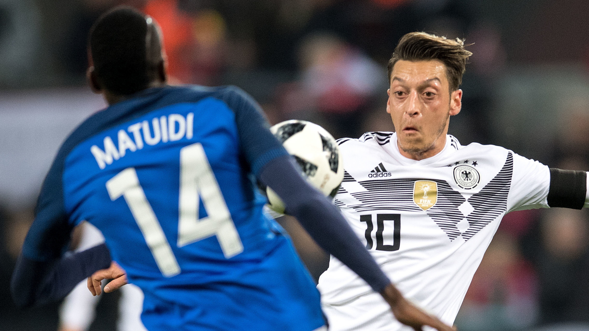 Nationalspieler Mezut Özil in einem Spiel gegen Frankreich | dpaius Becker/dpa