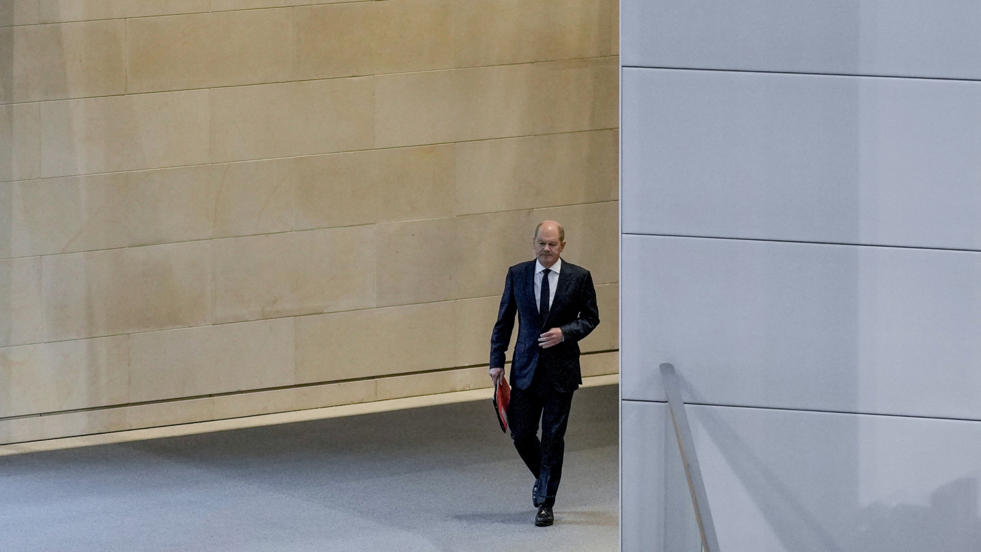 Olaf Scholz im Bundestag | AP