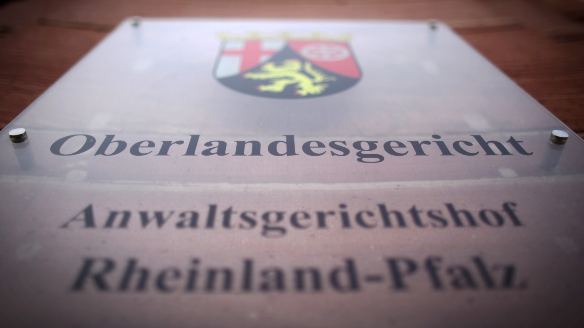 Das Türschild des Oberlandesgericht in Koblenz | dpa