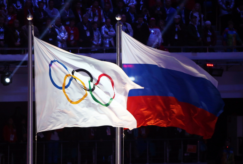 Olympia- und Russland-Flagge