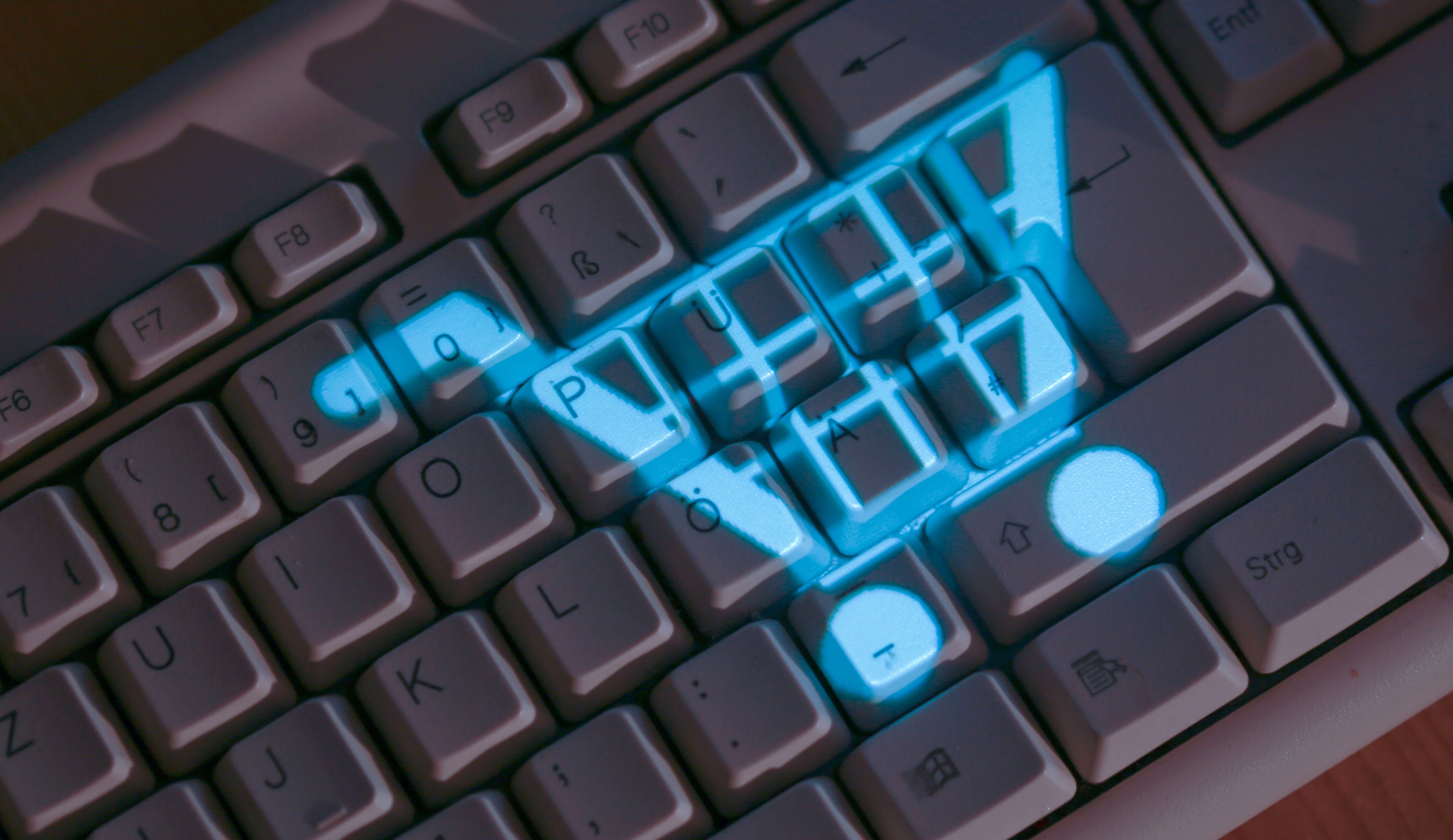 Symbolbild zeigt einen Warenkorb auf einer Computer-Tastatur | picture alliance/dpa