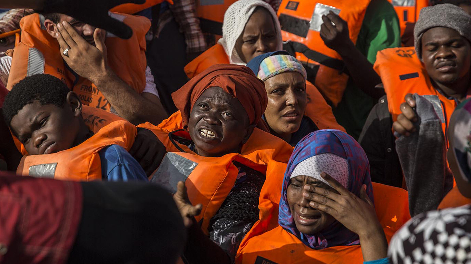 Von der spanischen "Open Arms" aus dem Mittelmeer gerettete Flüchtlinge | dpa