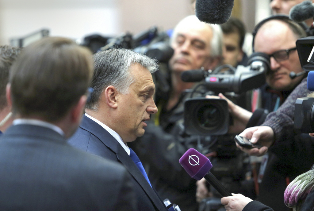 Viktor Orban vor Journalisten in Brüssel