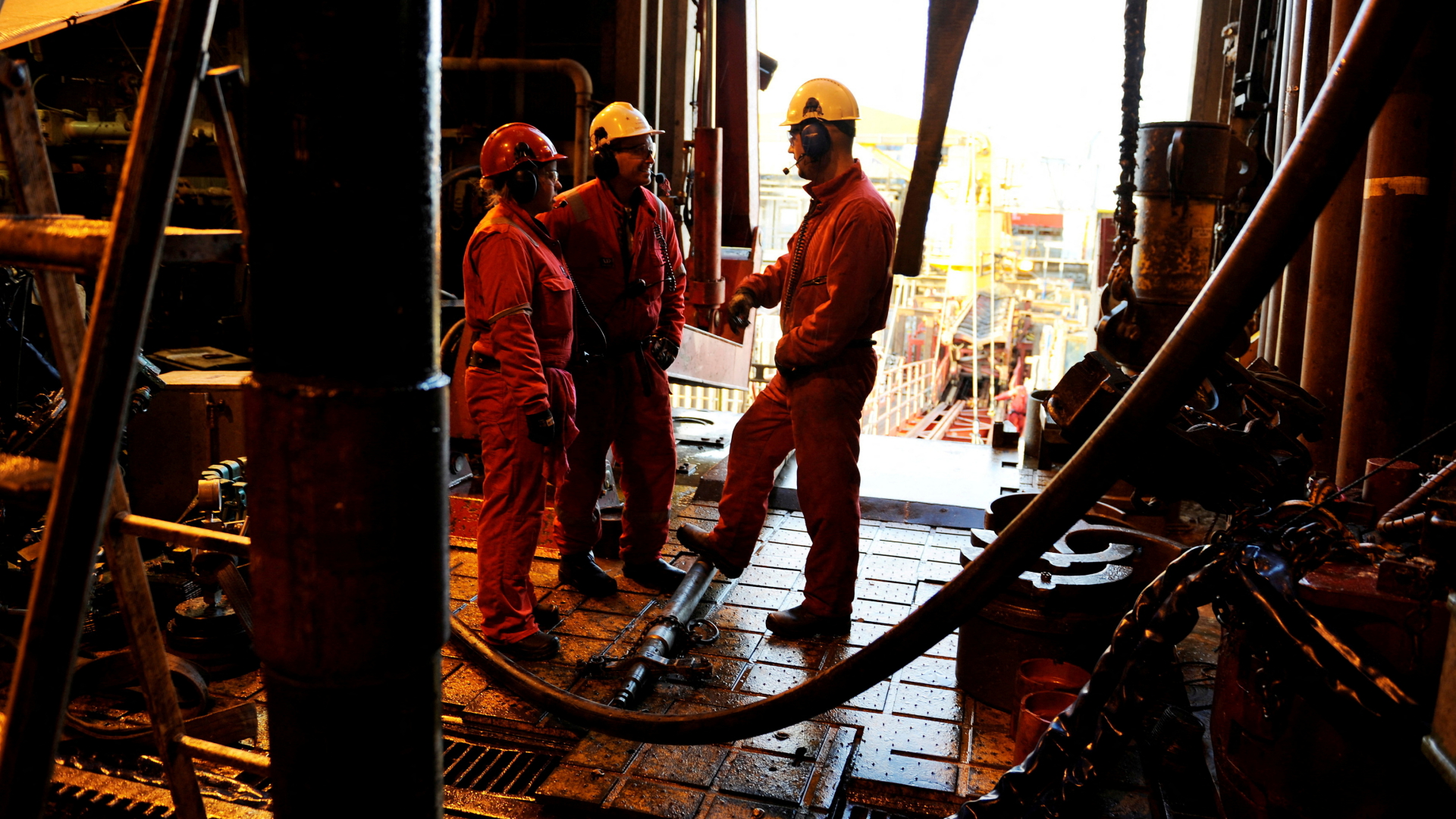 Arbeiter auf dem Ölfeld Oseberg in der Nordsee.  | REUTERS