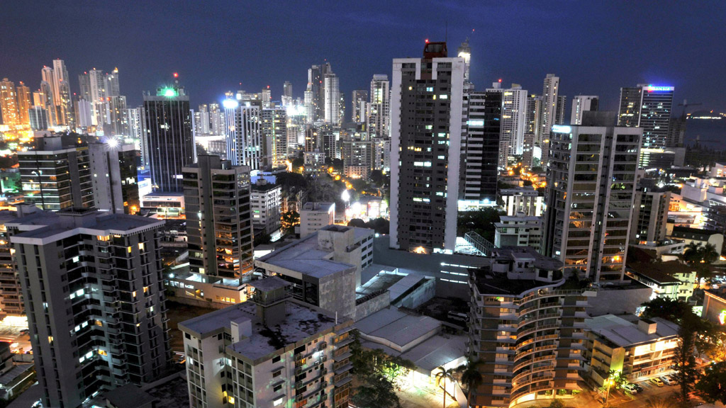Blick bei Nacht auf die Skyline von Panama City (Archivbild) | dpa