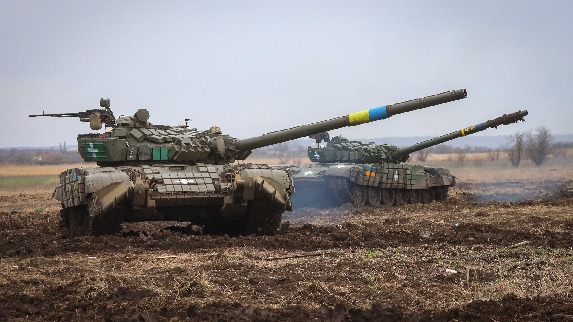 Panzer der ukrainischen Armee sind bei einer Übung auf einem Militärstützpunkt in Saporischschja zu sehen. (Archivbild: 05.04.2023)