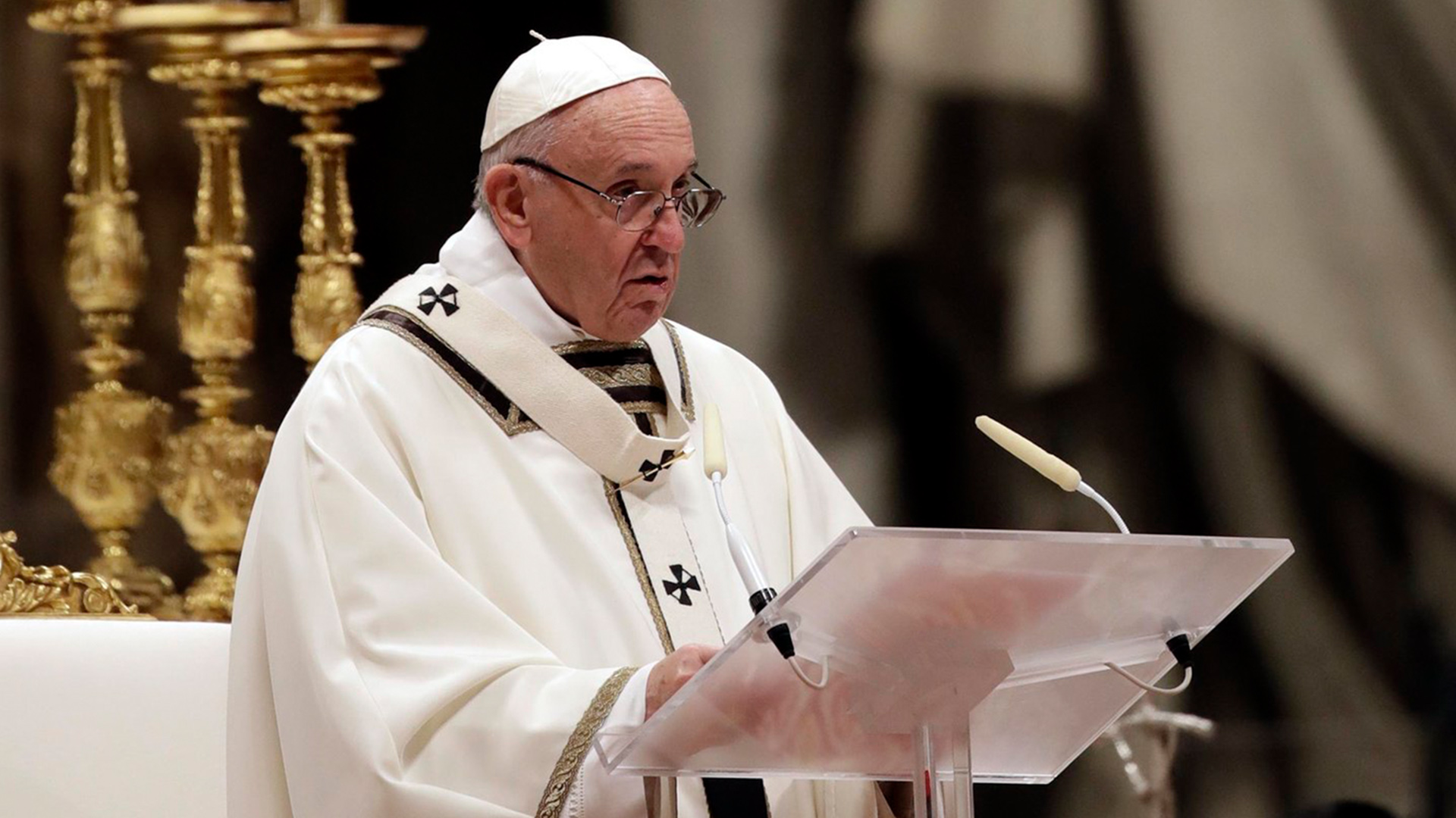 Papst Franziskus überbringt während der Heiligabend-Messe im Petersdom seine Weihnachtsbotschaft.