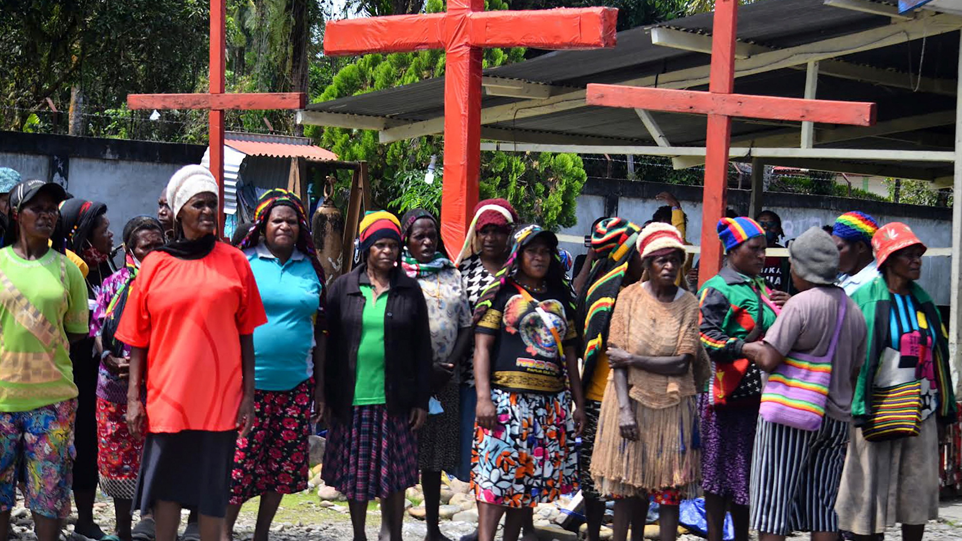 Frauen protestieren gegen den Corona-Impfstoff der indonesischen Regierung in Timika, Papua. | AFP