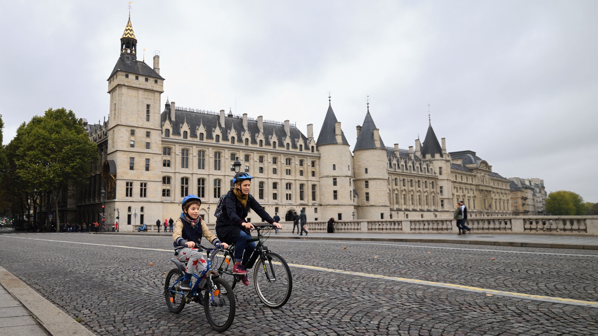 Radfahrer in Paris.  | AFP