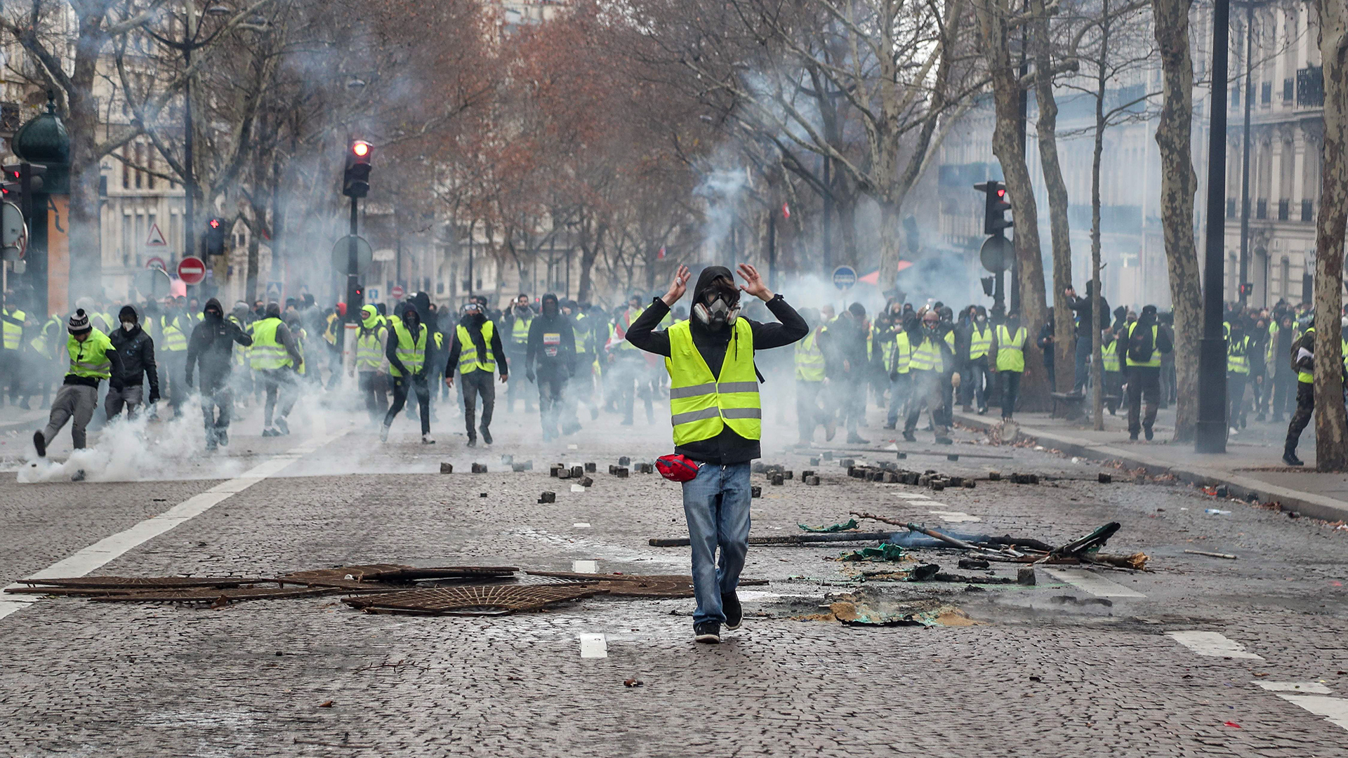 Ausschreitungen in Paris in der Nähe der Champs Elysees in Paris | Bildquelle: AFP