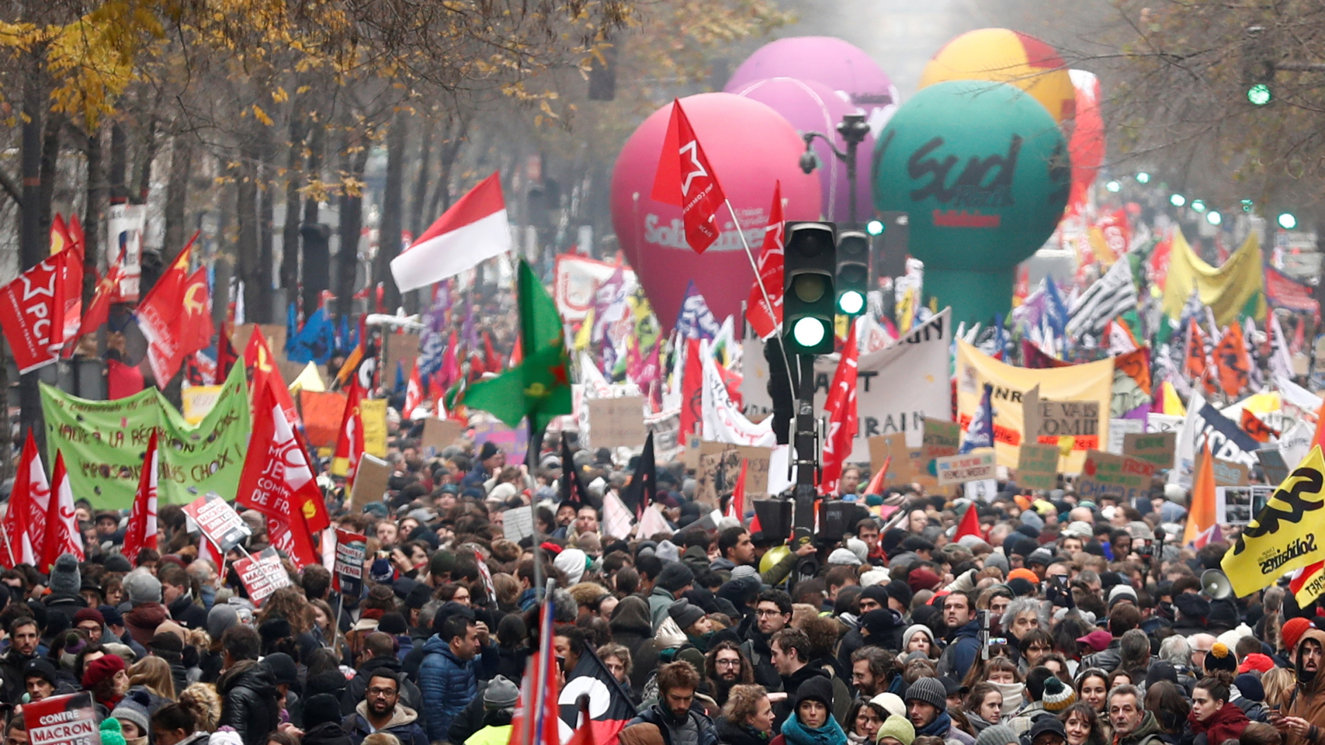 Großdemonstration in Paris gegen die geplante Rentenreform. | REUTERS