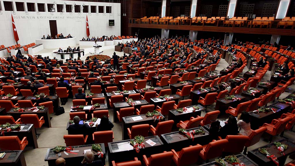 Blick in den türkischen Parlamentssaal | REUTERS