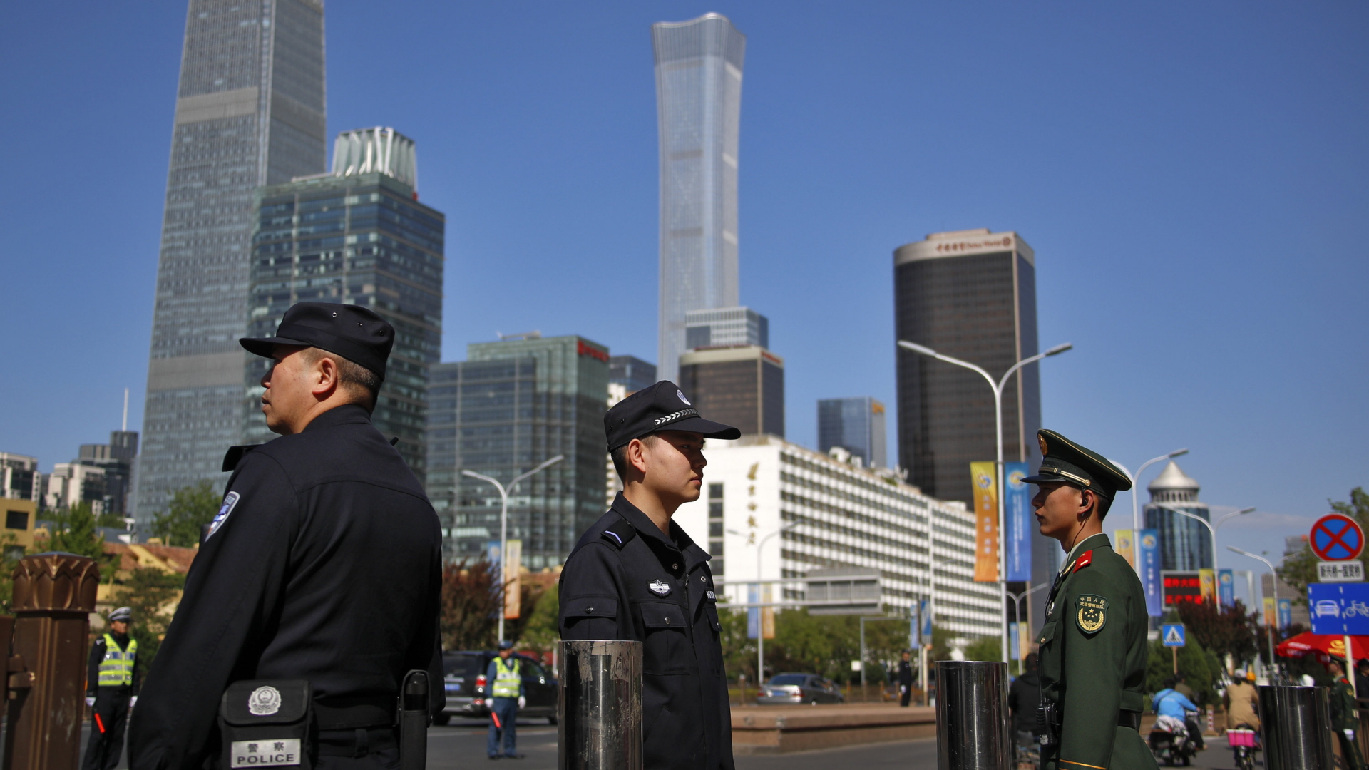 Sicherheitskräfte zum Schutz der Teilnehmer der Konferenz zur "Neuen Seidenstraße" in Peking | AP