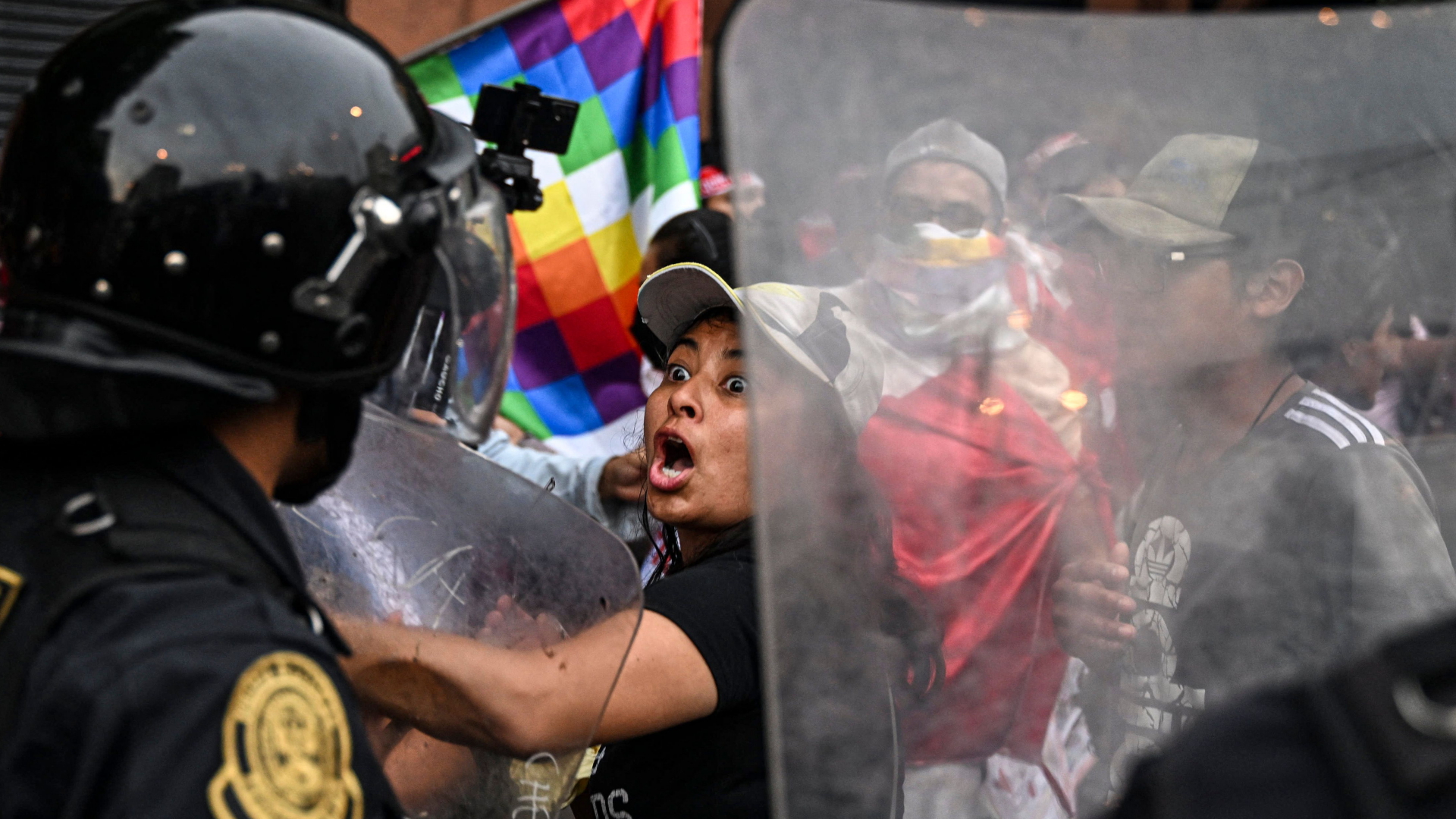 Unterstützer des enthobenen Präsidenten Castillo demonstrieren in Lima, Peru. (11.12.2022) | AFP