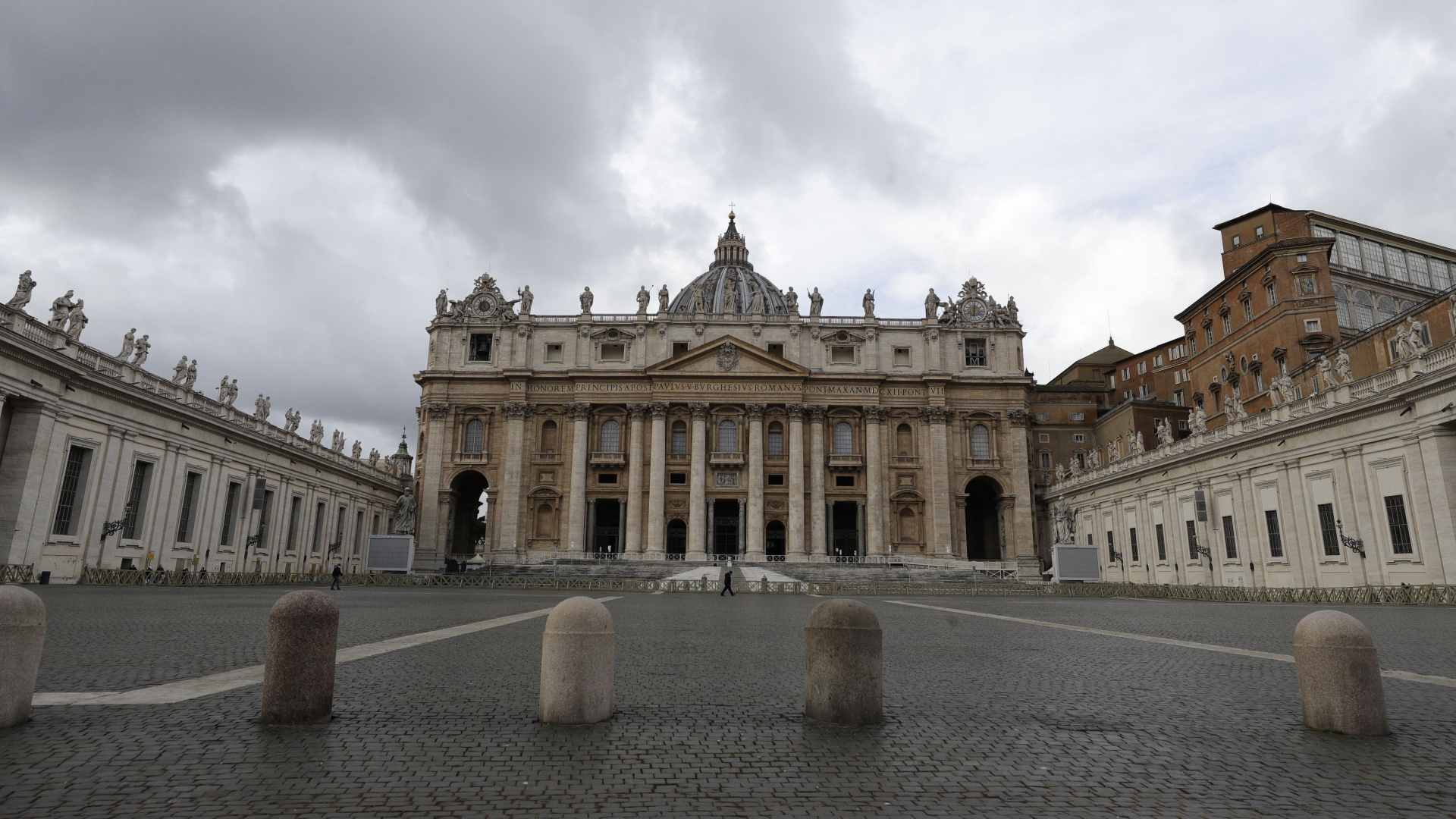 Außenansicht des Petersdoms in Rom | dpa
