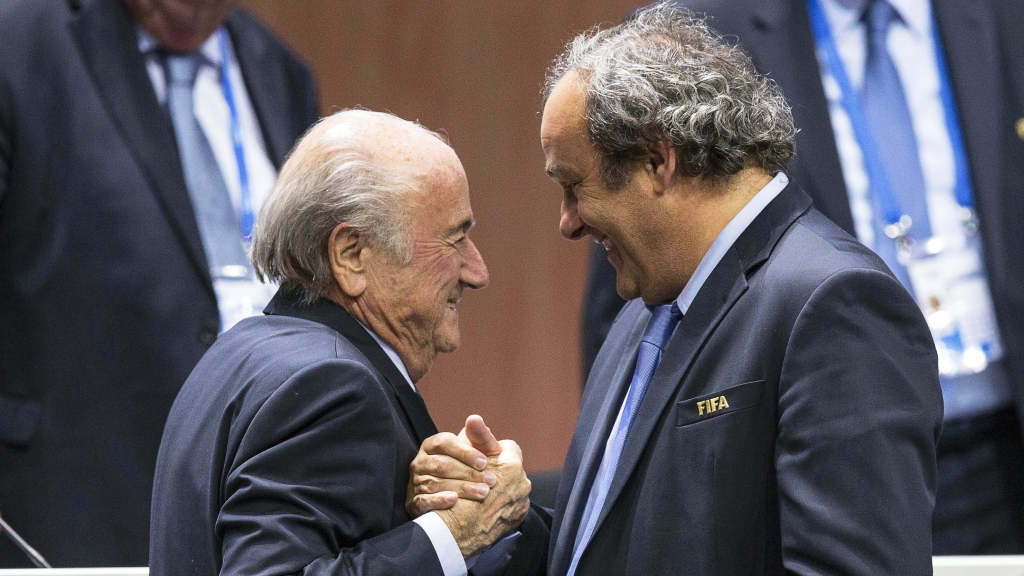 Joseph Blatter (li) und Michel Platini | dpa