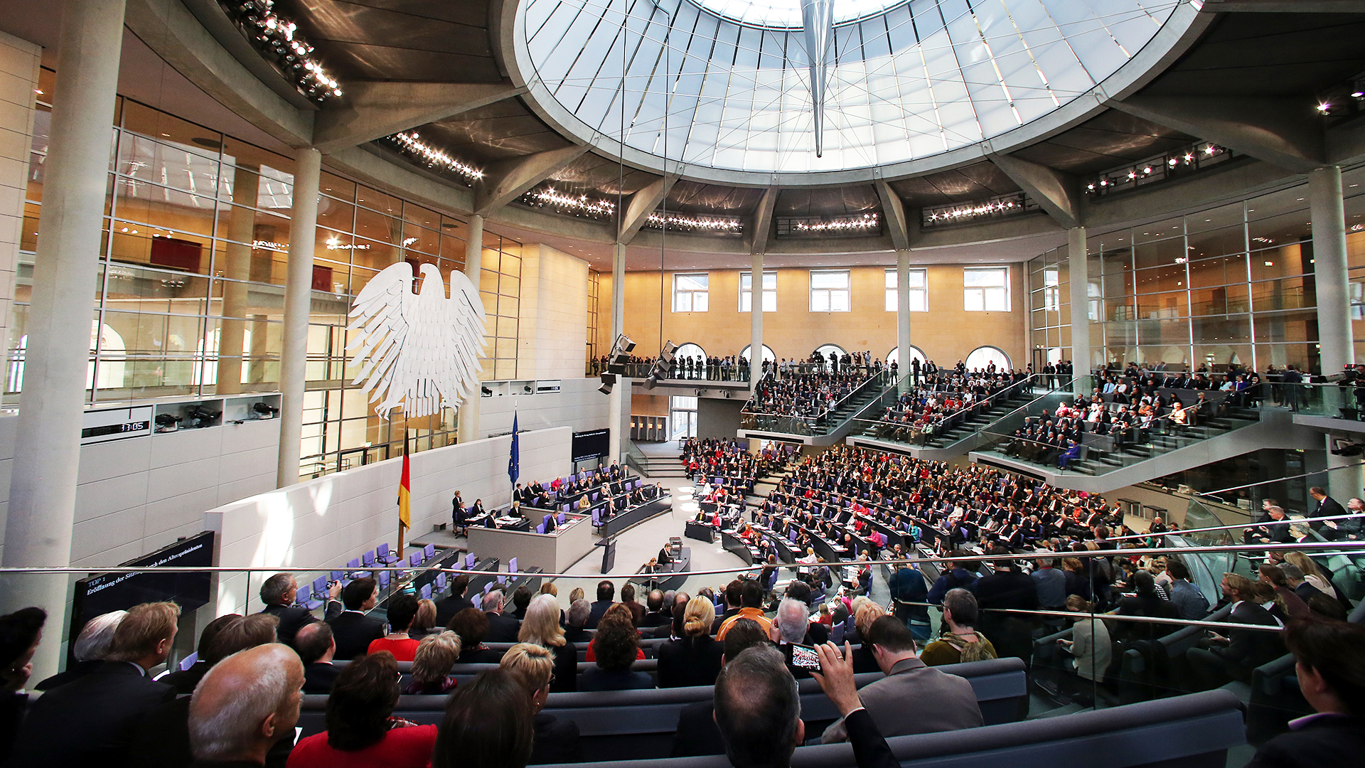 Blick in den Plenarsaal bei der konstituierende Sitzung am 22. Oktober 2013 | picture alliance / dpa