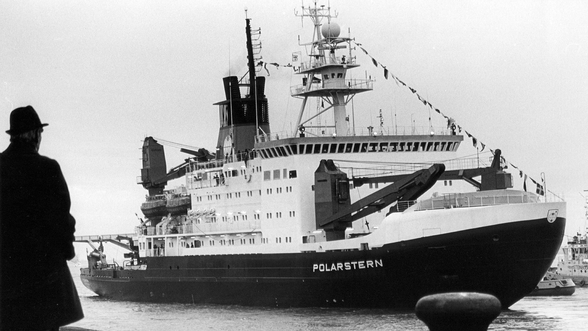Das Polarforschungsschiff "Polarstern" wird am 9. Dezember 1982 in Bremerhaven in Dienst gestellt. | picture-alliance / dpa