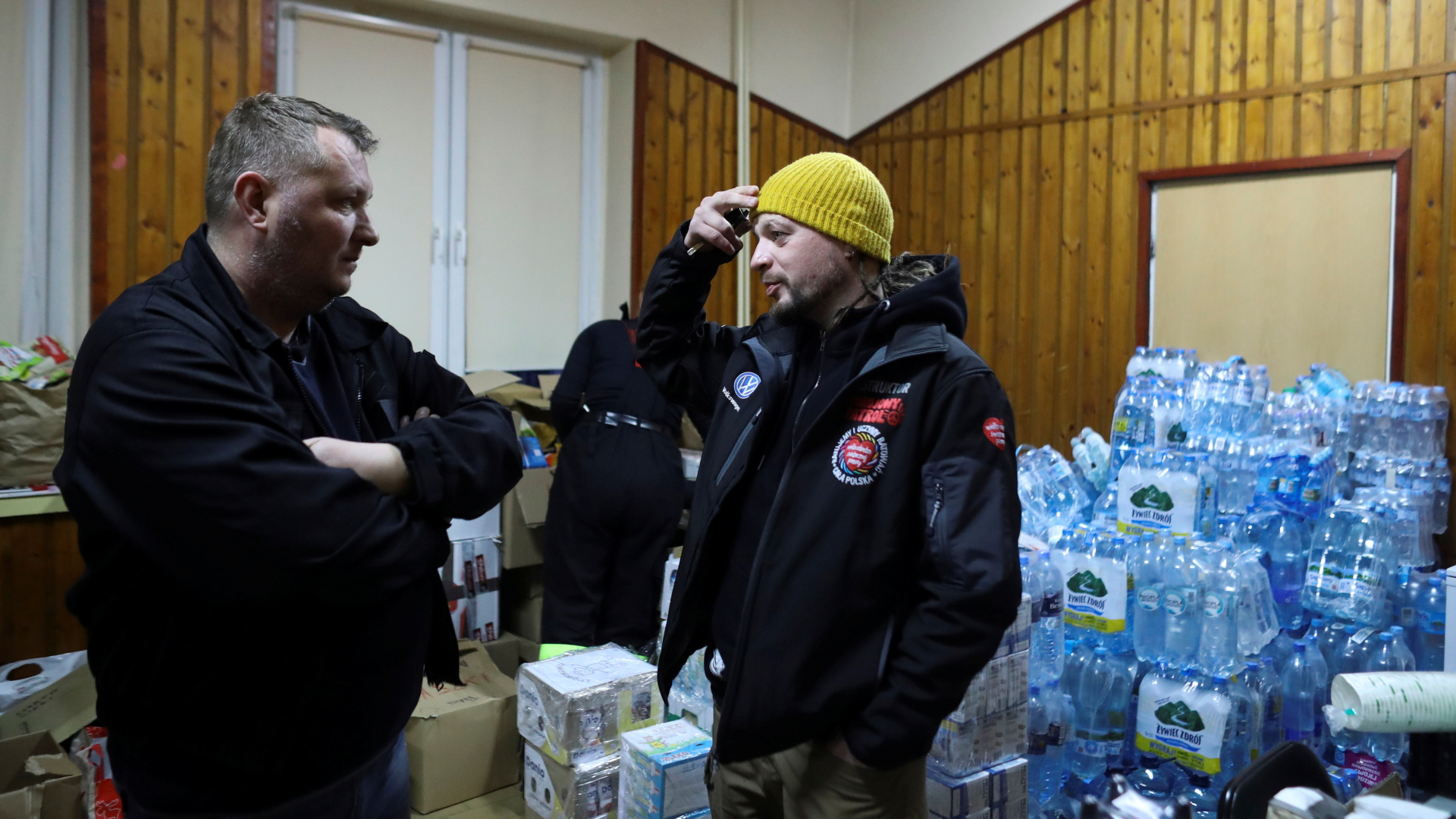 Die Feuerwache in Michalowo (Polen) wird in der Grenzkrise kurzfristig zur Wärmstube und zum Lage für Hilfsgüter umfunktioniert. | REUTERS