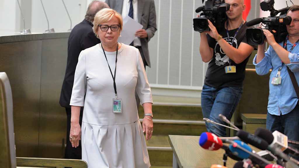Verfassungsrichterin Gersdorf erscheint in Warschau trotz ihrer Zwangspensionierung zur Arbeit. | MARCIN OBARA/EPA-EFE/REX/Shutter