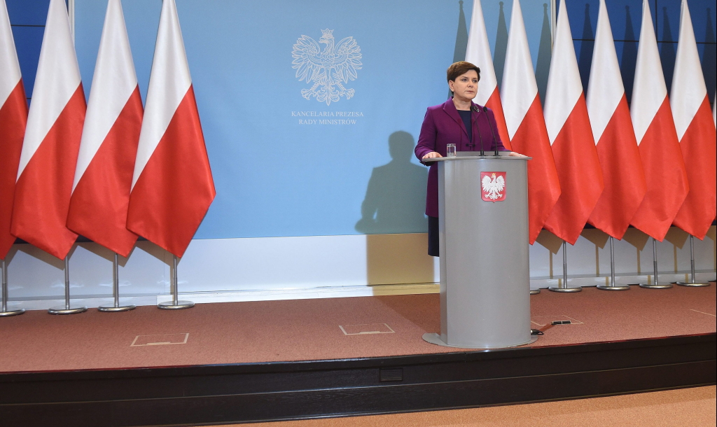 Polens Ministerpräsidentin Beata Szydlo bei einer Pressekonferenz in Warschau am 22.03.16 | Bildquelle: dpa