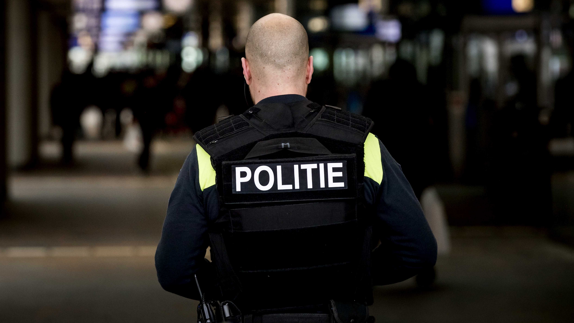 Polizist in den Niederlanden | KOEN VAN WEEL/EPA-EFE/REX
